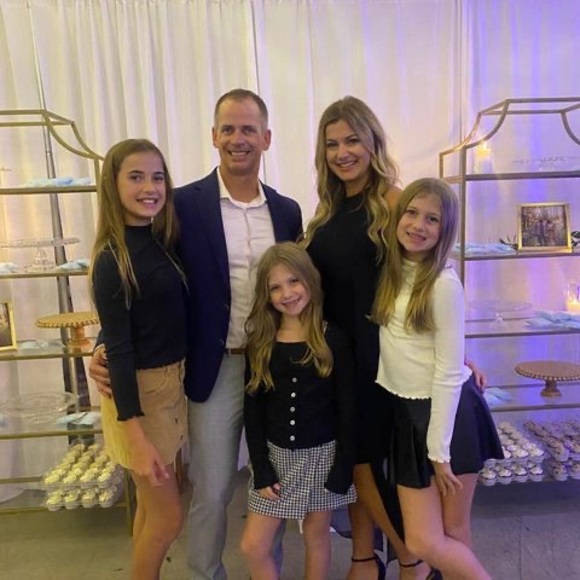 Meet your Posher, Julie - Picture 1 of 1